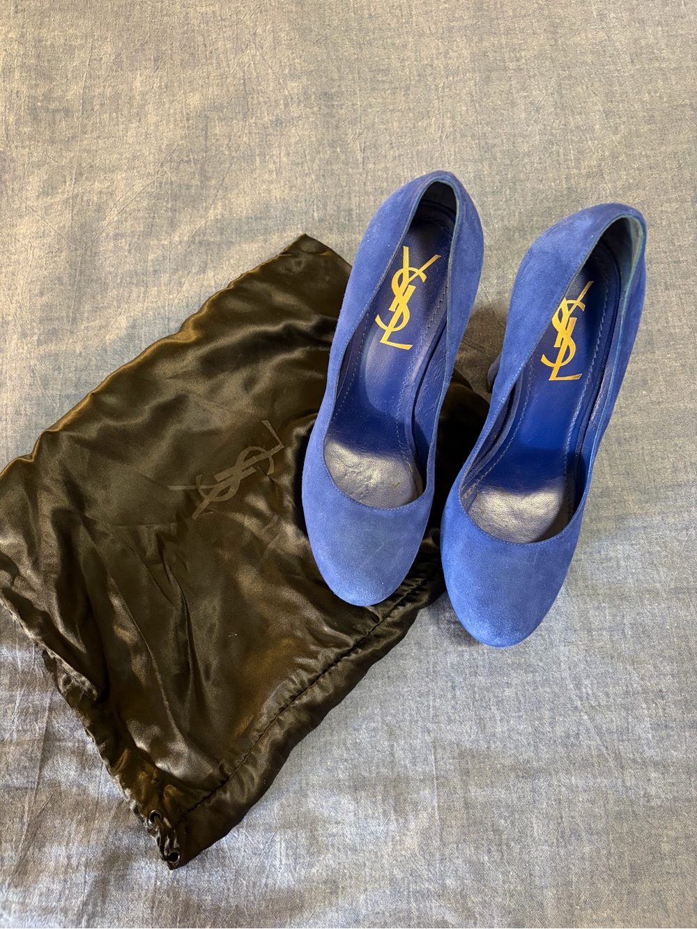 Saint Laurent Cobalt Blue Suede Round-Toe Pumps